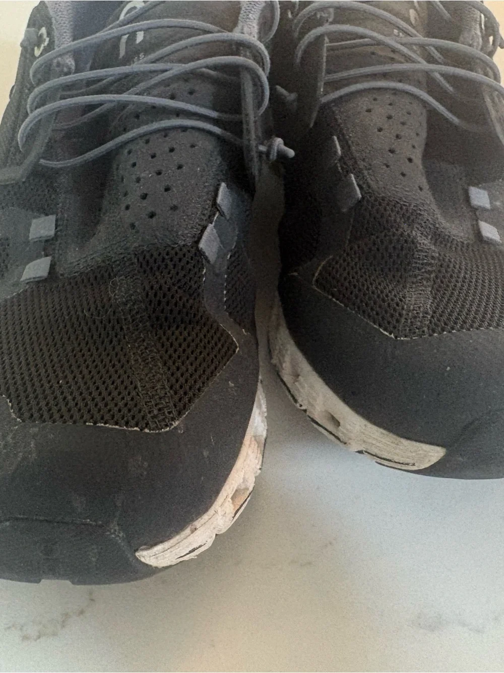 On Running Men's Athletic Shoes in Black and Gray